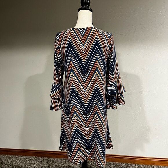 Bell long sleeve zig zag print deep v-neck dress - Picture 7 of 14